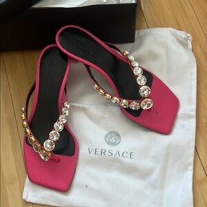 Versace Women's Pink Sandals with Crystal Embellishments NWT and comes in a box